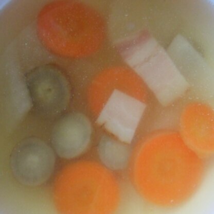 (○´艸｀) ごぼうが少し残ったので作りました。根菜スープも体によさそう！
ごちそう様！